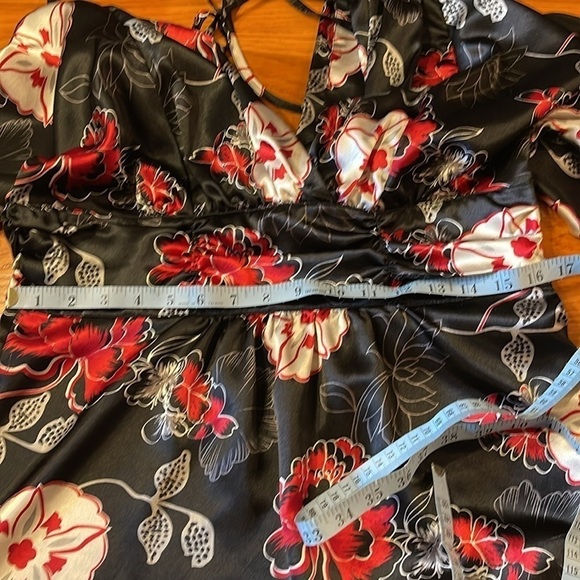Ricki’s sz 10 black/red/gold floral pattern & styling reminiscent of kimono - Picture 10 of 12